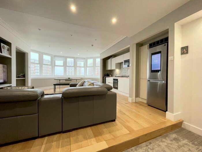 1 Bedroom Flat To Rent In Grand Avenue -, P15