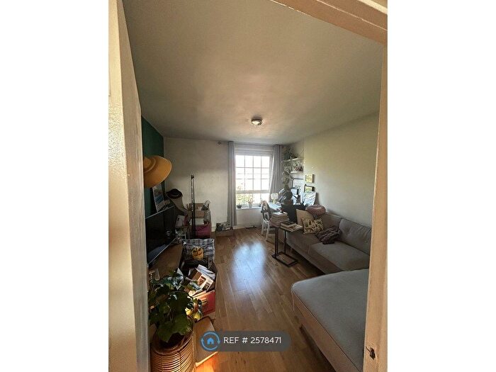 1 Bedroom Flat To Rent In Barville Close, London, SE4