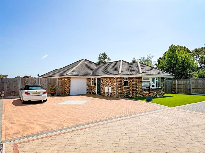 3 Bedroom Detached Bungalow For Sale In Oakview Crescent, Clacton-on-Sea, Essex, CO16