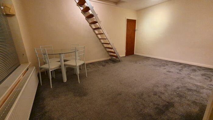 Studio To Rent In Hill Lane, Ruislip, HA4