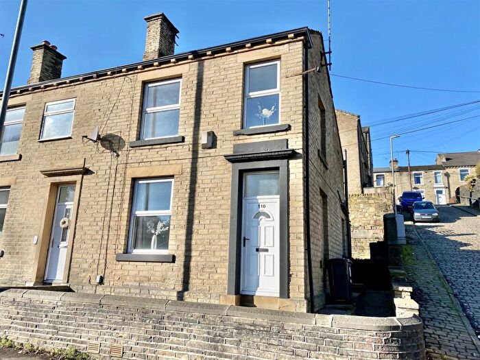 3 Bedroom End Of Terrace House For Sale In Bramston Street, Brighouse, HD6