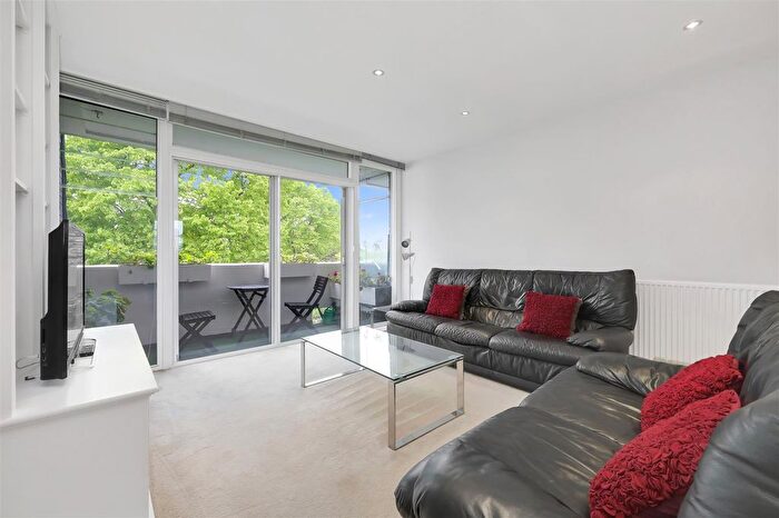 2 Bedroom Flat To Rent In Kensington Park Road, London, W11