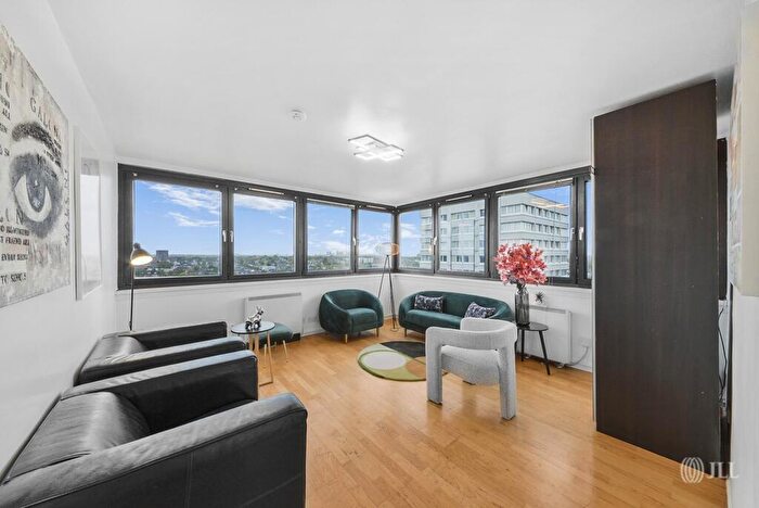 3 Bedroom Apartment For Sale In Lincoln Court, N16