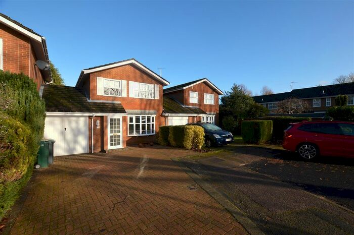 3 Bedroom Link Detached House To Rent In Windmill Drive, Croxley Green, Rickmansworth, WD3