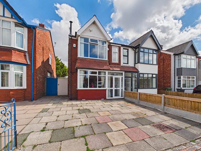 3 Bedroom Semi-Detached House For Sale In Longford Road, Southport, PR8