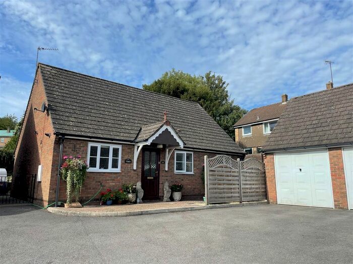 2 Bedroom Detached Bungalow To Rent In Chapel Street, Cam, Dursley, GL11