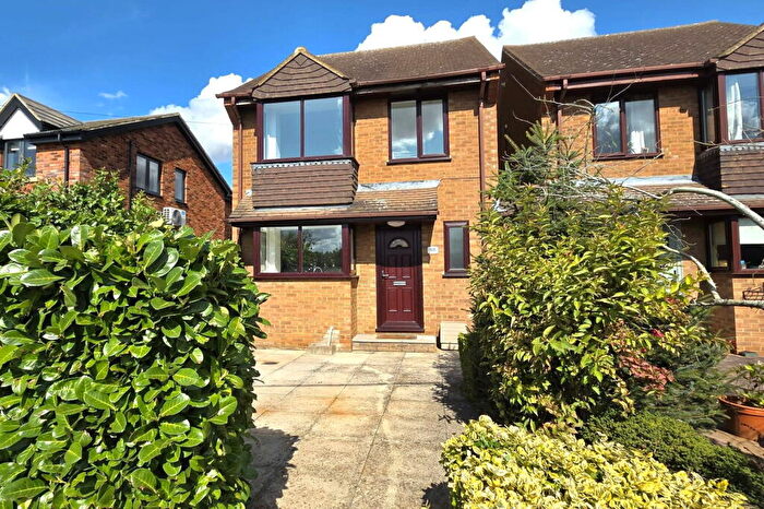 3 Bedroom Link Detached House For Sale In Cinques Road, Gamlingay, SG19