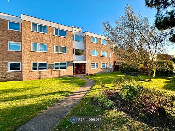 2 Bedroom Flat To Rent In Woodhaven Gardens, Ilford, IG6
