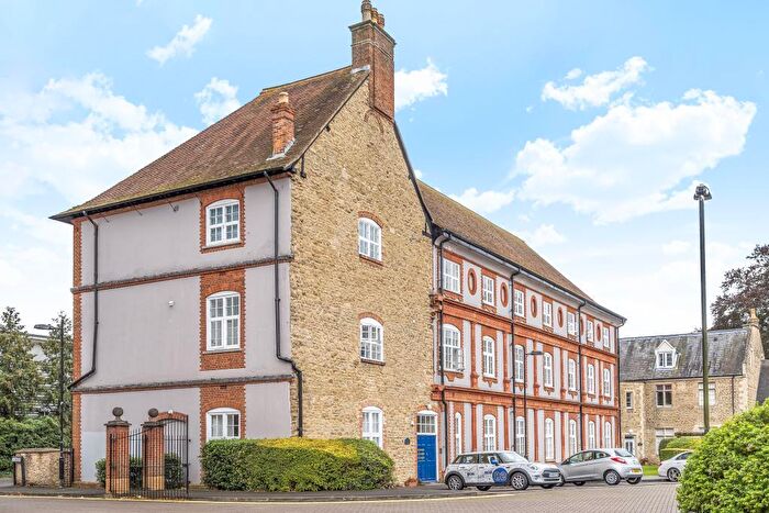 3 Bedroom Apartment To Rent In Bennett Crescent, Hmo Ready Sharers, OX4