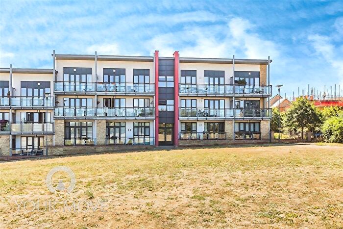 2 Bedroom Flat To Rent In Skylark Avenue, Greenhithe, Kent, DA9