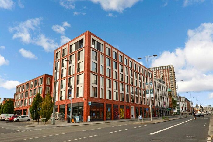 2 Bedroom Flat To Rent In Vimto Gardens, Chapel Street, Salford, Manchester, M3
