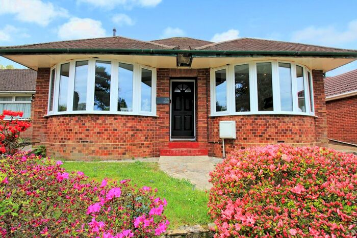 2 Bedroom Detached Bungalow For Sale In Dell Road, Southampton, SO18