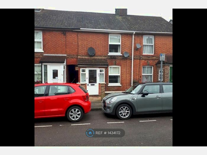 2 Bedroom Terraced House To Rent In West Street, Crawley, RH11