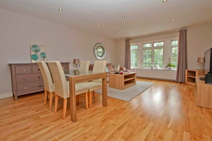 2 Bedroom Flat To Rent In Myrtleside Close, Northwood, HA6