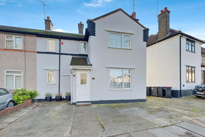 3 Bedroom Semi Detached House For Sale In Manchester Drive, Leigh-on-sea, SS9