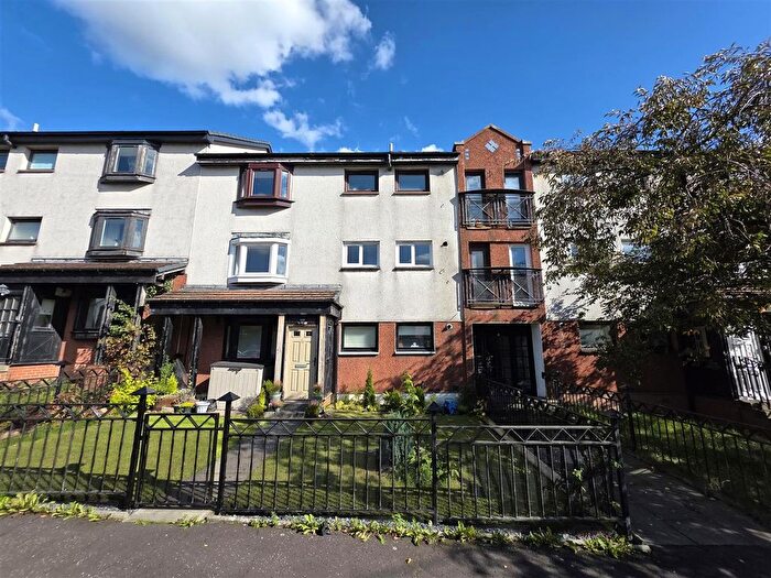 3 Bedroom Flat To Rent In Balcurvie Road, Easterhouse, Glasgow, G34