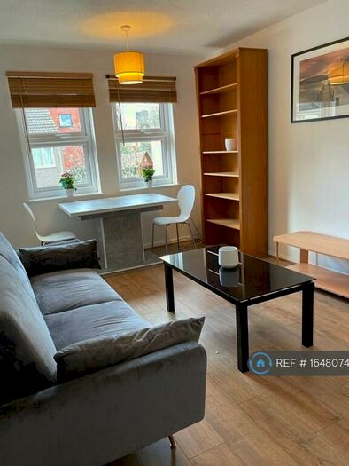 1 Bedroom Flat To Rent In Parkland Court, London, E15