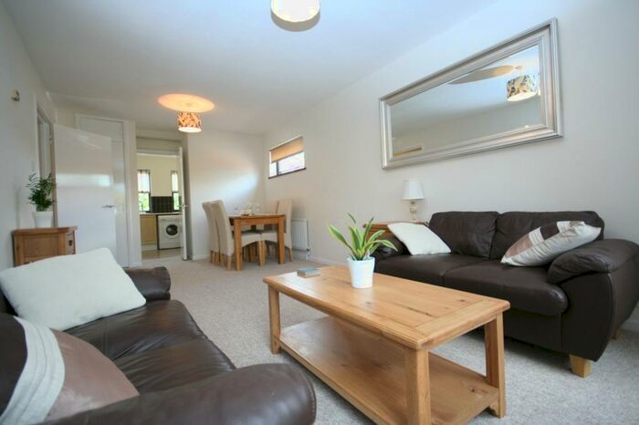 1 Bedroom Apartment To Rent In Chariotts Place, William Street, Windsor, SL4