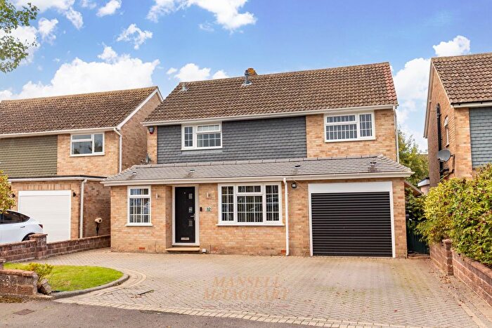 4 Bedroom Detached House For Sale In Kitsmead, Copthorne, RH10