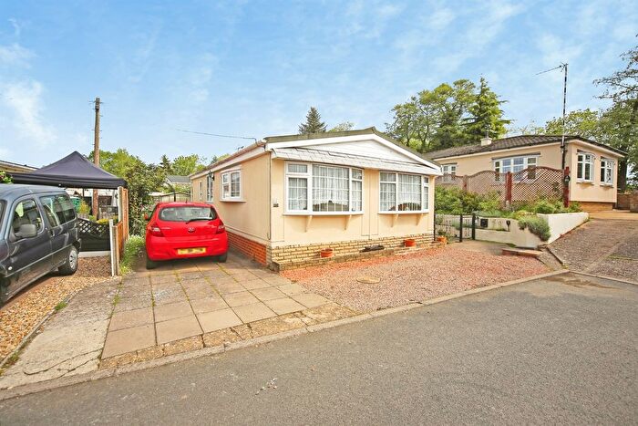 2 Bedroom Mobile/park Home For Sale In Wootton Hall, Wootton Wawen, Henley-In-Arden, B95