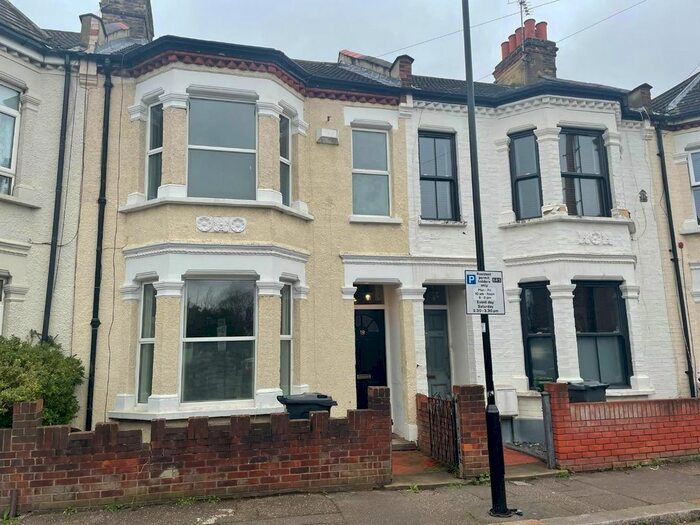 3 Bedroom Semi-Detached House To Rent In Brook Road South, Brentford, TW8