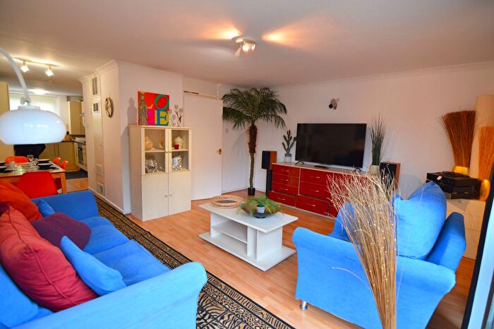 3 Bedroom Flat To Rent In Oliver Court, - London Road, Leicester, LE2