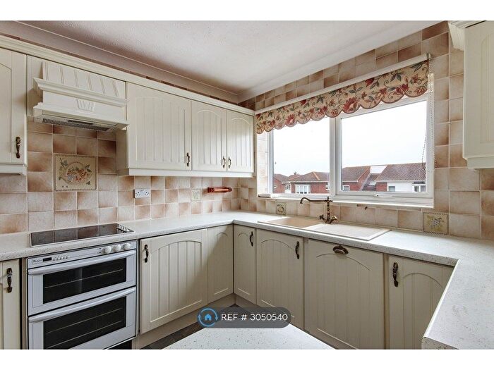 2 Bedroom Flat To Rent In Russell Square, Longfield, DA3