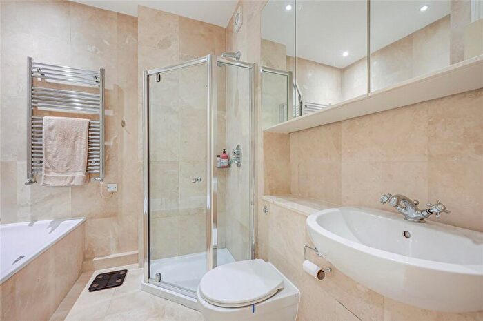 2 Bedroom Apartment To Rent In Harcourt Terrace, Chelsea, London, SW10