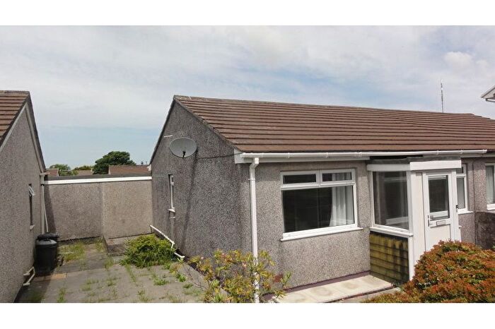 2 Bedroom Bungalow To Rent In Penluke Close, Four Lanes, Redruth, TR16