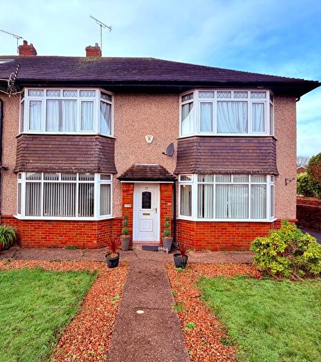 2 Bedroom Flat For Sale In Hendy Close, Swansea, SA2