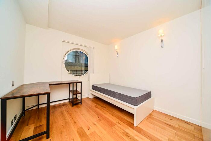 2 Bedroom Flat To Rent In Anchorage Point, Docklands, London, E14