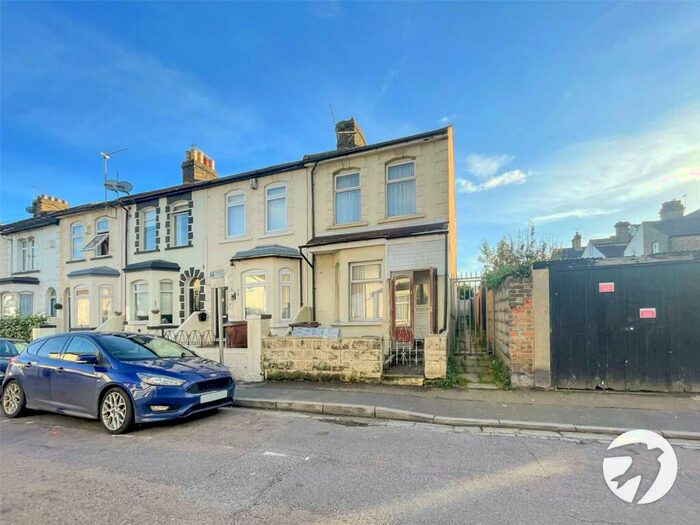 2 Bedroom End Of Terrace House To Rent In Stafford Street, Gillingham, Kent, ME7