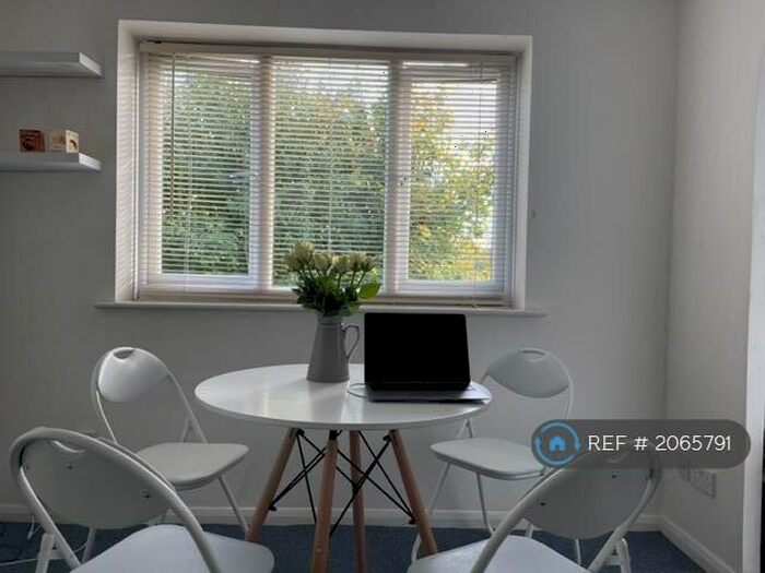 1 Bedroom Flat To Rent In Waddington Close, London, EN1