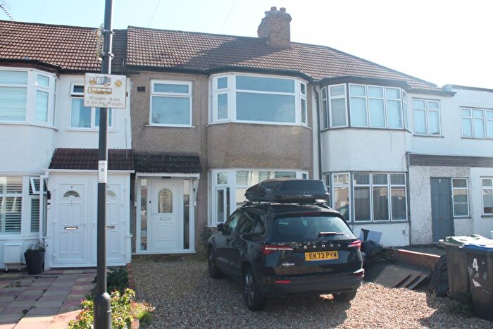 4 Bedroom Terraced House To Rent In Briar Close, London, N13