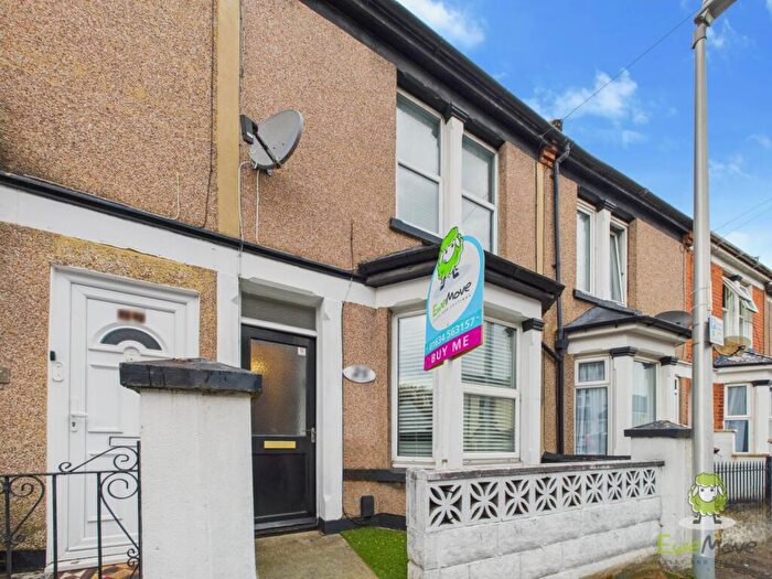 3 Bedroom Terraced House For Sale In Garfield Road, Gillingham, Kent, ME7