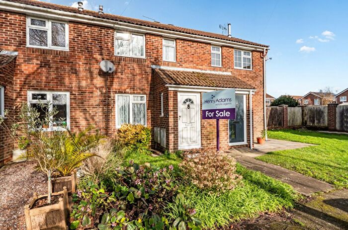 2 Bedroom Terraced House For Sale In Windsor Road, Chichester, PO19