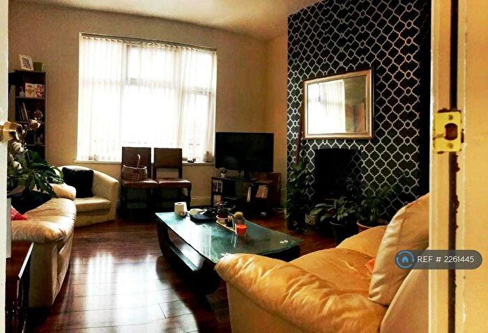 5 Bedroom Terraced House To Rent In Mauldeth Road, Manchester, M14