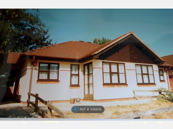 2 Bedroom Bungalow To Rent In Orchard Close, Beaconsfield, HP9