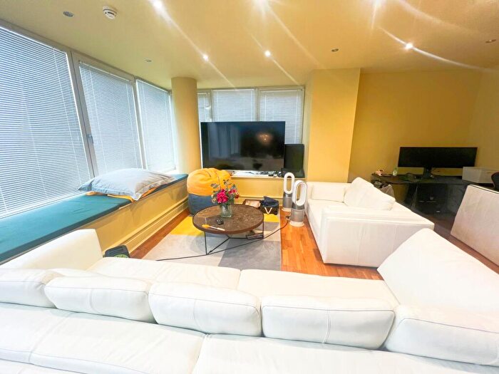 2 Bedroom Apartment To Rent In Leftbank, Manchester, M3