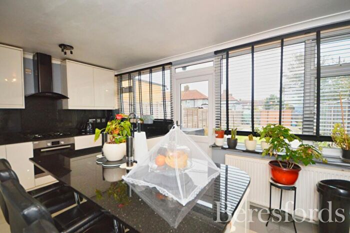3 Bedroom Terraced House For Sale In Green Lane, Dagenham, RM8
