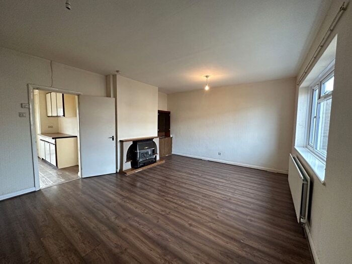 3 Bedroom Semi-Detached House To Rent In Hitherbroom Road, Hayes, Middlesex, UB3