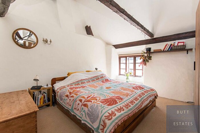 2 Bedroom Cottage For Sale In The College, Ide, Exeter, EX2