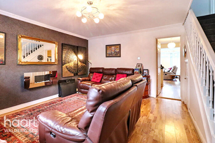 4 Bedroom Link Detached House For Sale In Falkland Place, Chatham, ME5