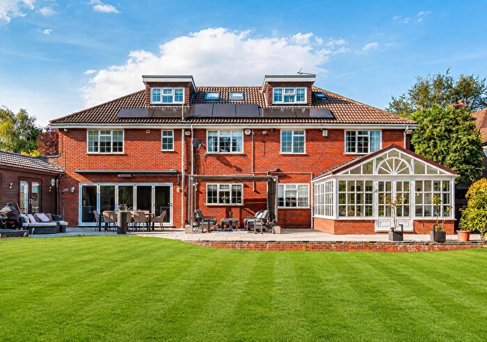 6 Bedroom Detached House For Sale In Park Lane, Knebworth, SG3