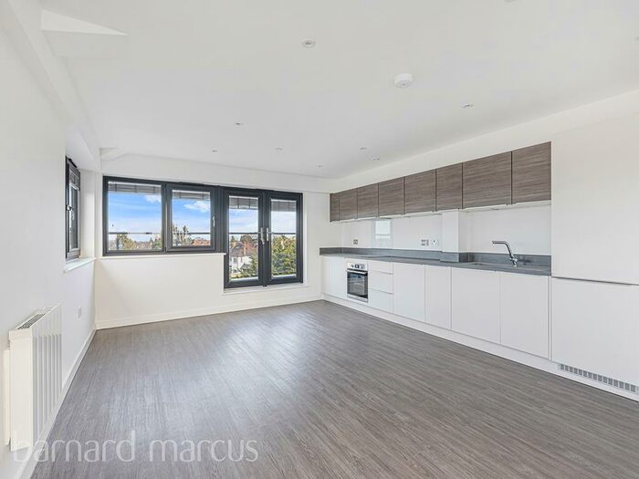 3 Bedroom Penthouse To Rent In - High Road, London, N20