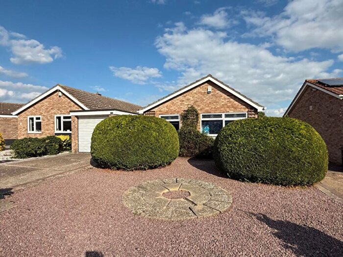 2 Bedroom Detached Bungalow For Sale In Garden Road, Walton-on-the-naze, CO14