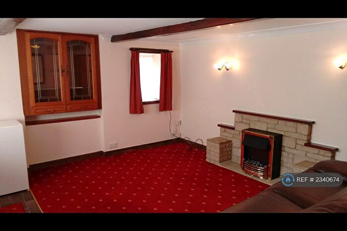 2 Bedroom End Of Terrace House To Rent In Acre Street, Huddersfield, HD3