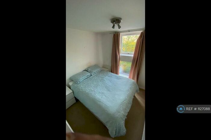 2 Bedroom Flat To Rent In Beecholme, London, N12