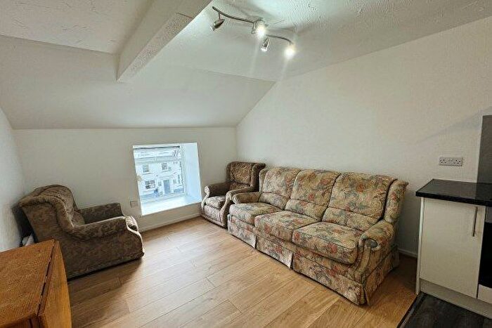 1 Bedroom Flat To Rent In Lammas Street, Carmarthen, SA31