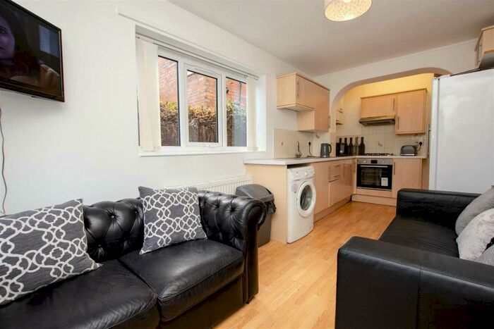 5 Bedroom House To Rent In Dartmouth Road, Selly Oak, Birmingham, B29